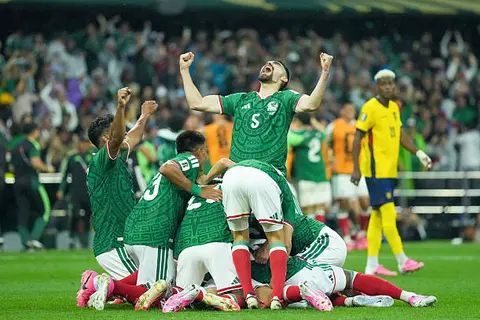 حلم التريكولور مستمر.. منتخب المكسيك يتمسك بواقعية أجيري ويُقصي الإكوادور 